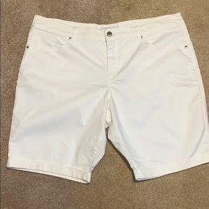 Pure Energy shorts Sz 22